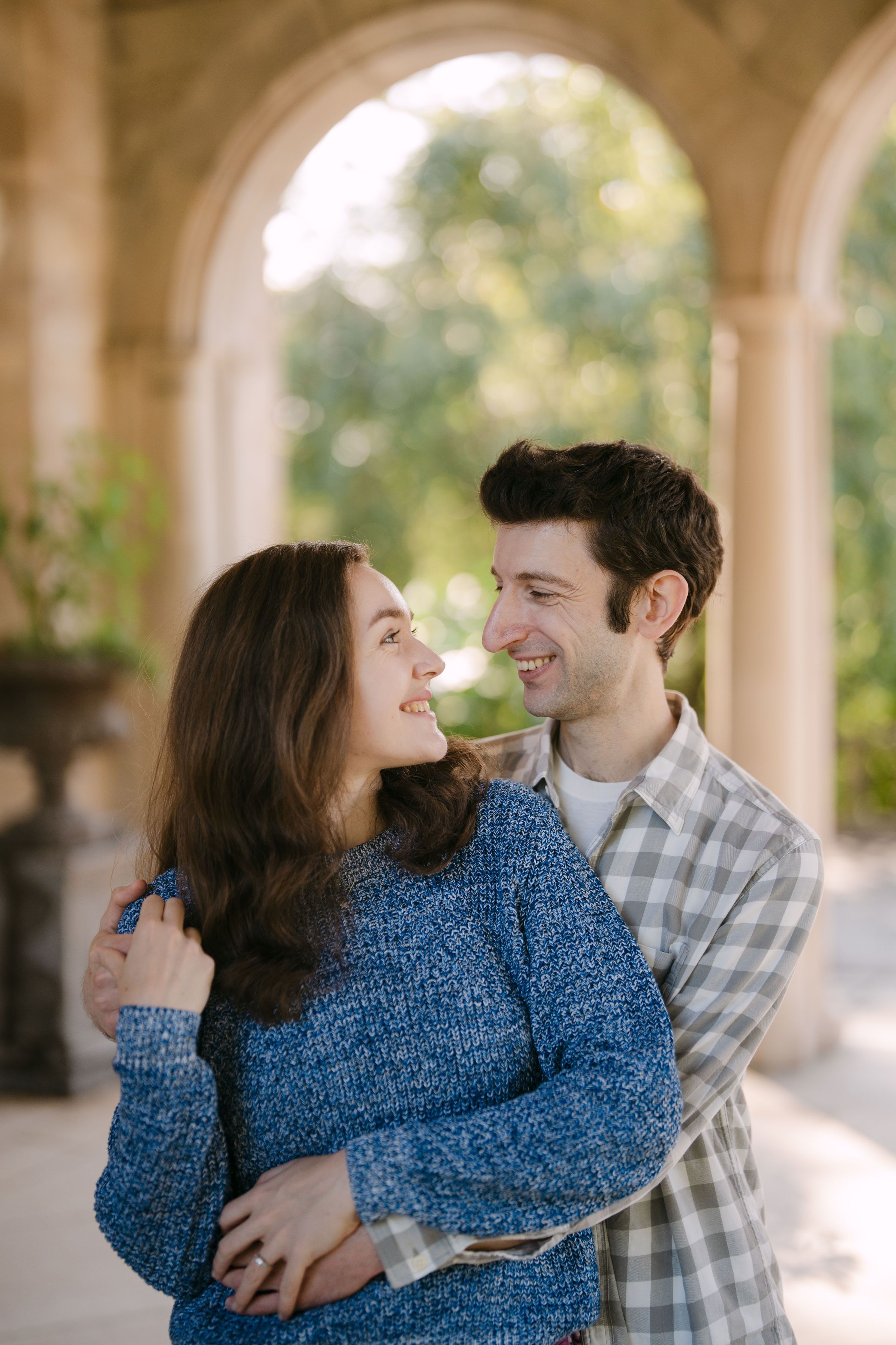 Ellen and Andrew side hugging (Engagement shoot)